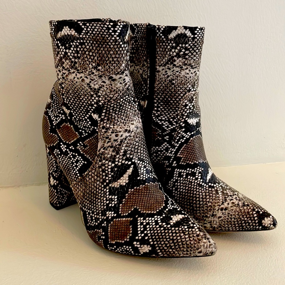 Fresh Fall 2025 trend!! Snake print booties